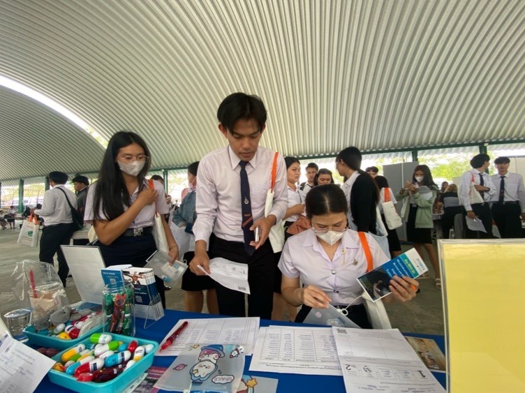 นัดพบแรงงาน มหาลัยราชมงคลอีสาน